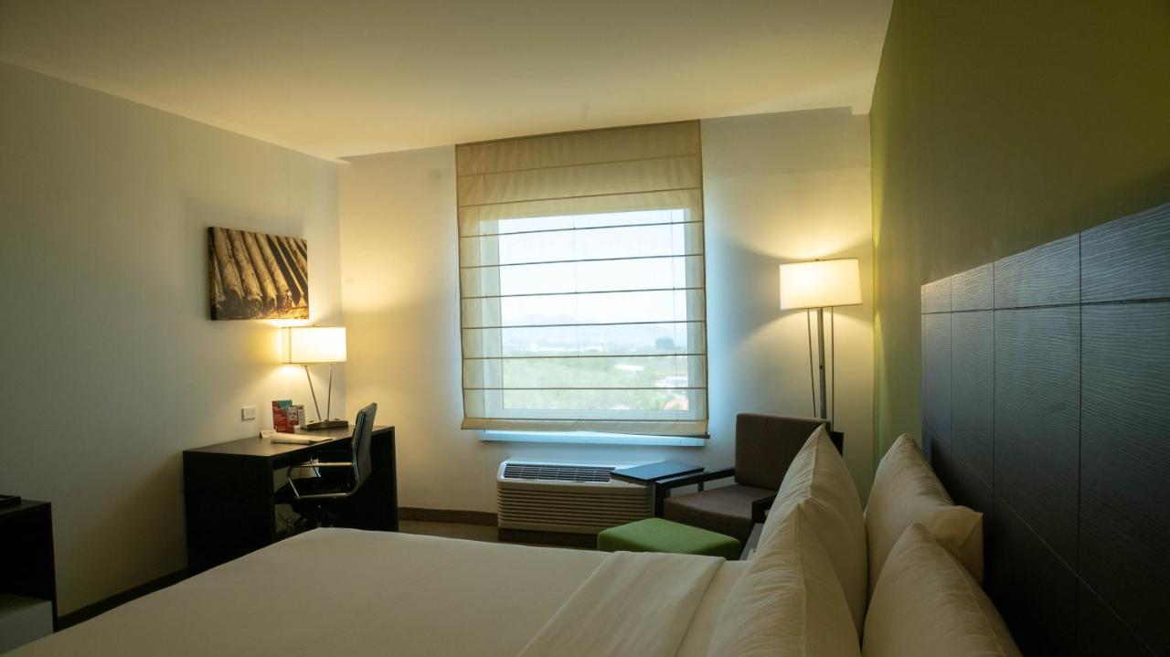 Holiday Inn Express Managua By Ihg Bagian luar foto