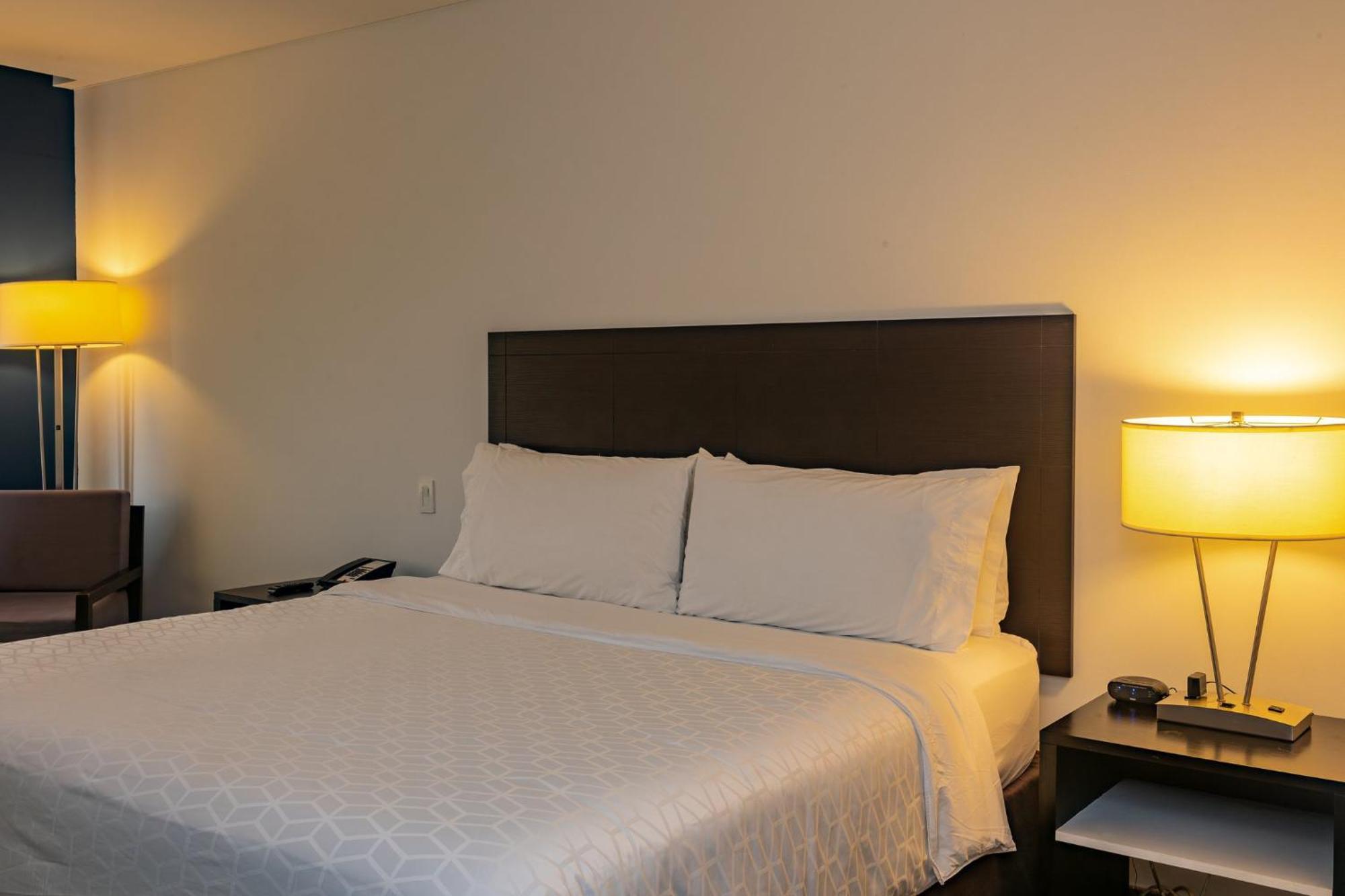 Holiday Inn Express Managua By Ihg Bagian luar foto