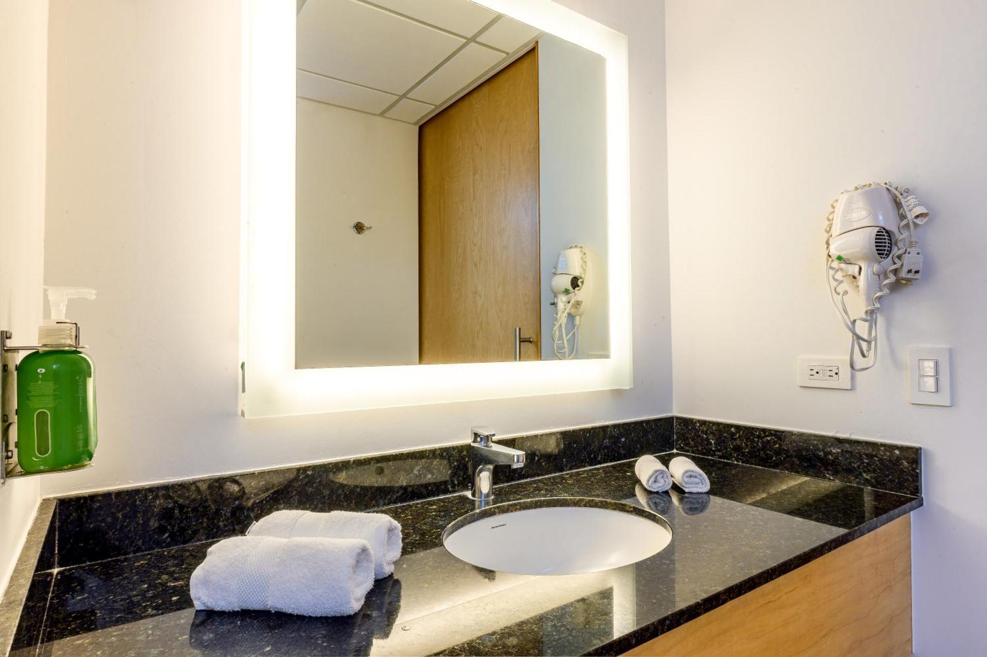 Holiday Inn Express Managua By Ihg Bagian luar foto